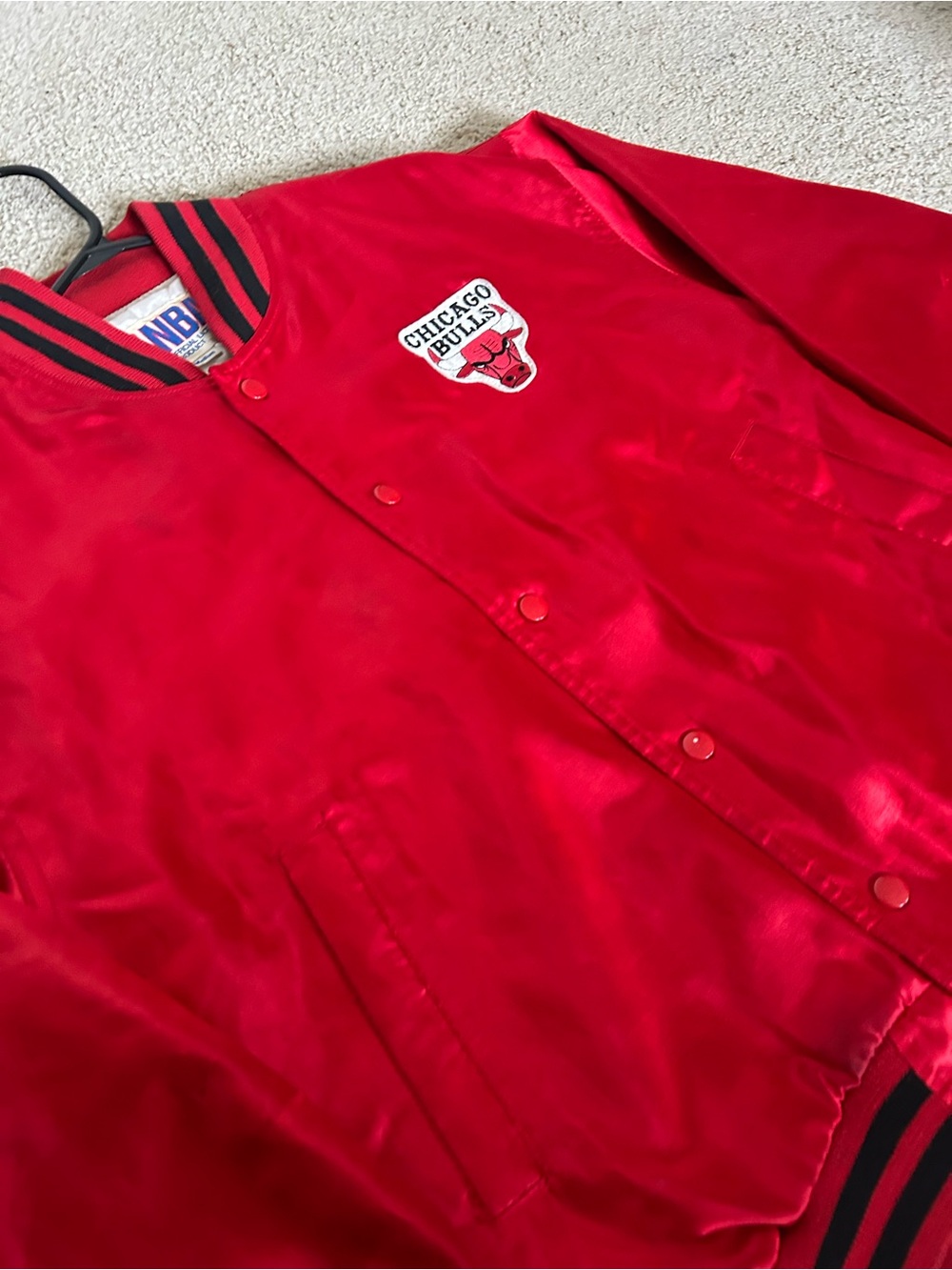 RARE - NBA Chicago Bulls Satin Bomber Jacket - Picture 3 of 6